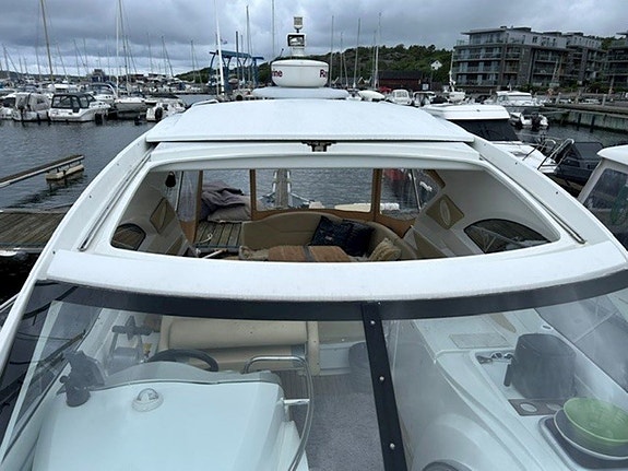 Beneteau Monte Carlo 32 HT - 2 x Volvo Penta 5,7 GI 3 of 22