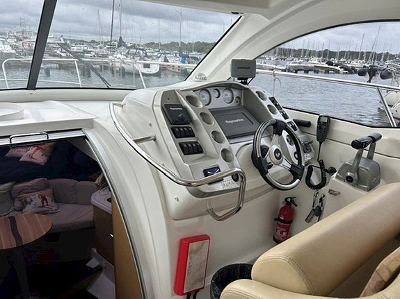 Beneteau Monte Carlo 32 HT - 2 x Volvo Penta 5,7 GI 12 of 22