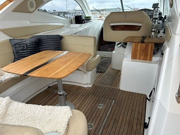 Beneteau Monte Carlo 32 HT - 2 x Volvo Penta 5,7 GI 9 of 22
