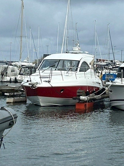 Beneteau Monte Carlo 32 HT - 2 x Volvo Penta 5,7 GI 2 of 22