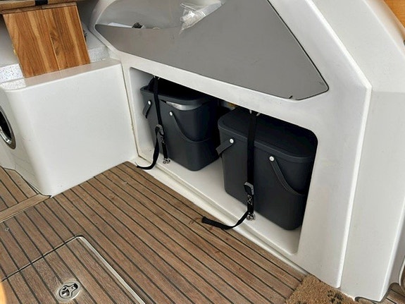 Beneteau Monte Carlo 32 HT - 2 x Volvo Penta 5,7 GI 7 of 22