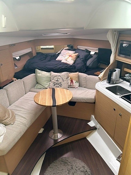 Beneteau Monte Carlo 32 HT - 2 x Volvo Penta 5,7 GI 15 of 22