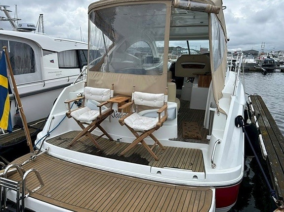 Beneteau Monte Carlo 32 HT - 2 x Volvo Penta 5,7 GI 5 of 22