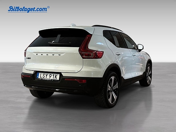 Volvo EX40 3 of 5
