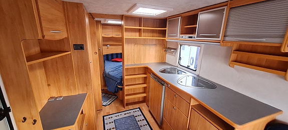 Adria 562 up 2 of 7