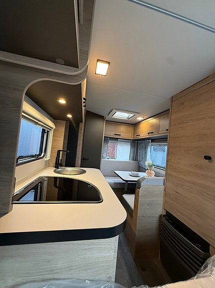 Weinsberg CaraOne 390QD 10 of 13
