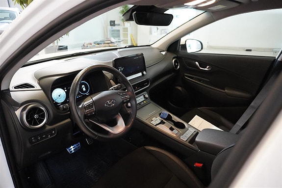Hyundai Kona 2 of 5