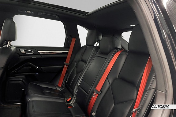 Porsche Cayenne 14 of 28