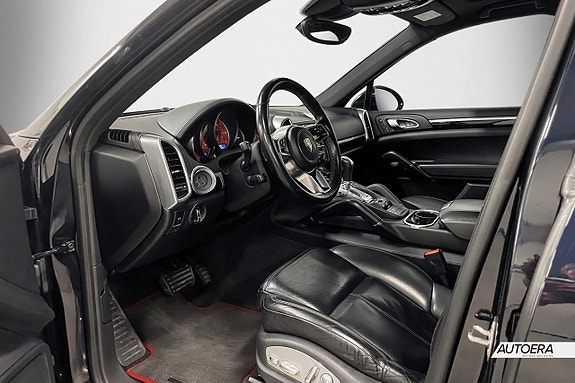Porsche Cayenne 9 of 28