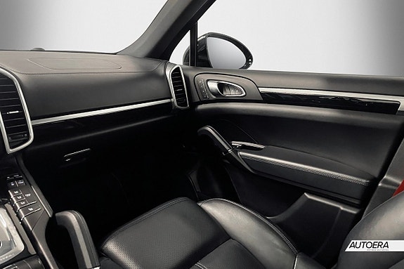 Porsche Cayenne 17 of 28