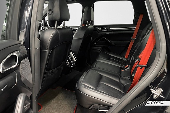 Porsche Cayenne 13 of 28