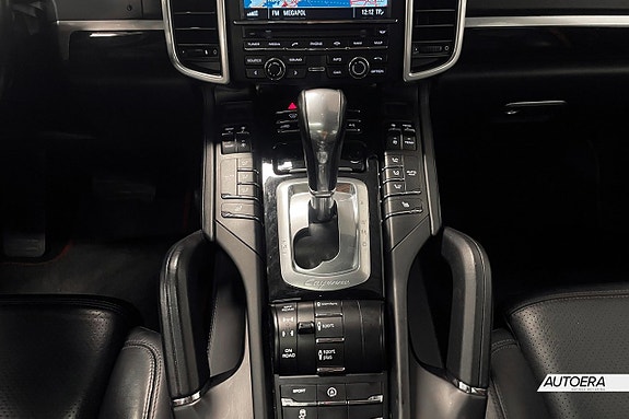 Porsche Cayenne 18 of 28