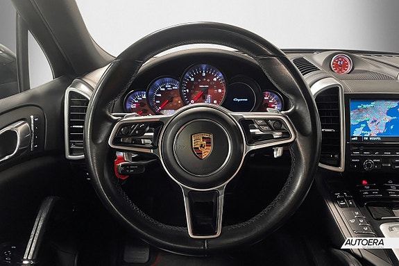 Porsche Cayenne 16 of 28