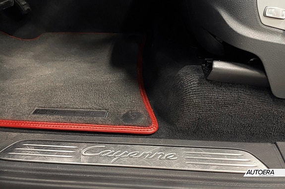 Porsche Cayenne 21 of 28