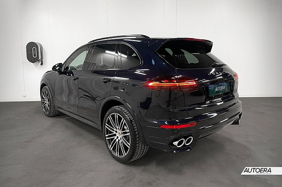 Porsche Cayenne 5 of 28