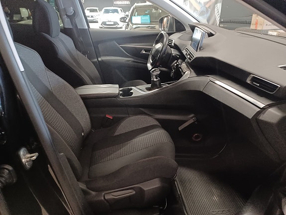 Peugeot 3008 8 of 17