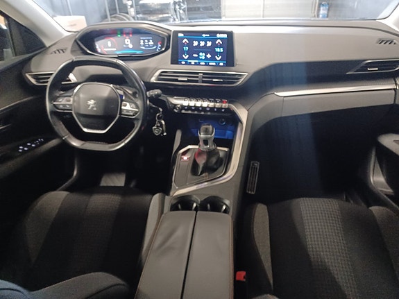 Peugeot 3008 11 of 17