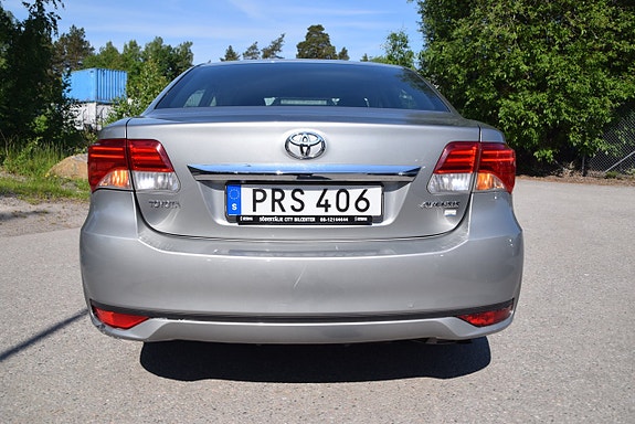 Toyota Avensis 4 of 5