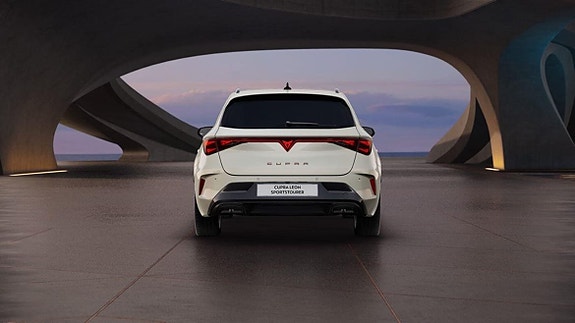 Cupra Leon 2 of 3