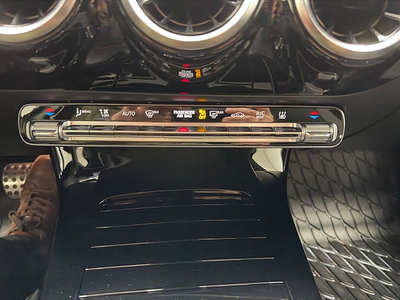 Mercedes-Benz A250 e 16 of 21