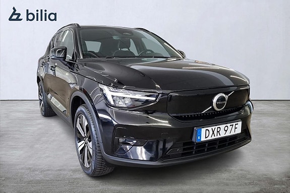 Volvo XC40 2 of 5