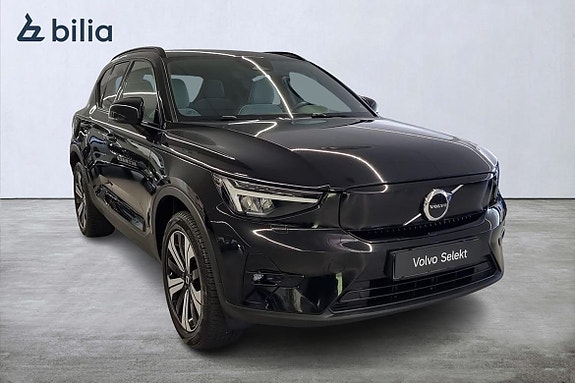 Volvo XC40 2 of 5