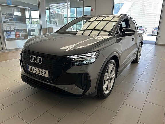 Audi Q4 e-tron 3 of 5