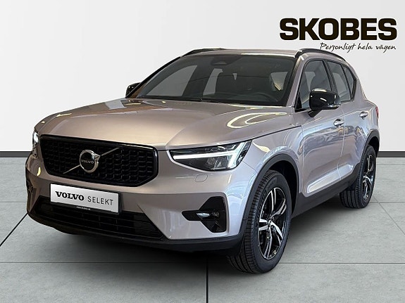 Volvo XC40 3 of 5