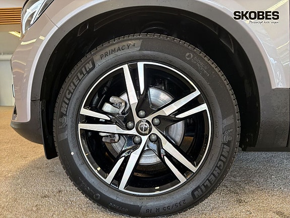 Volvo XC40 18 of 25