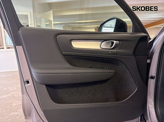 Volvo XC40 16 of 25