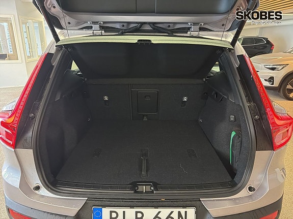 Volvo XC40 17 of 25