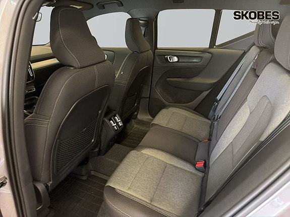 Volvo XC40 10 of 25