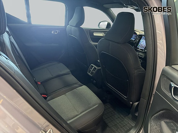 Volvo XC40 11 of 25