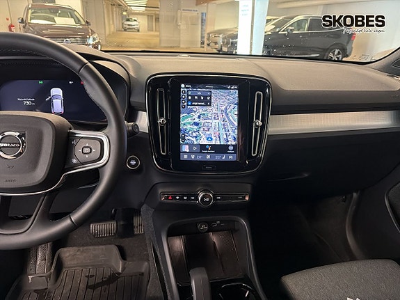Volvo XC40 13 of 25