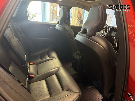 Volvo XC60 2 of 20