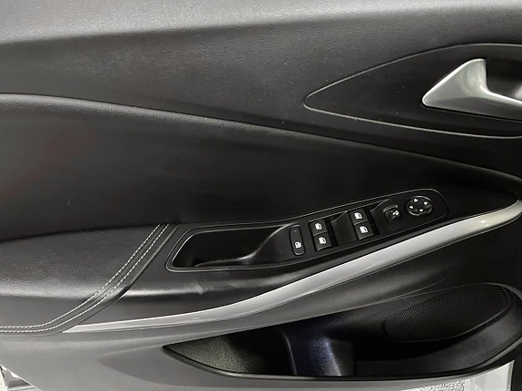 Opel Grandland X 12 of 16