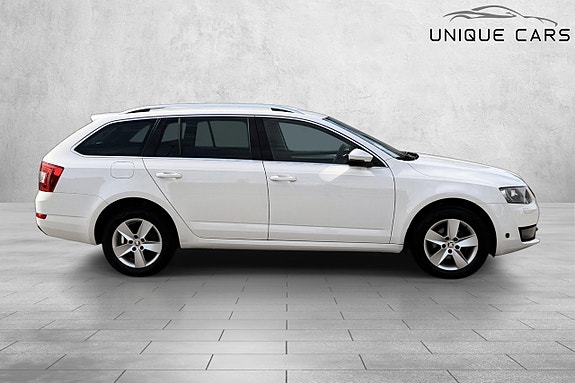 Skoda Octavia 2 of 5