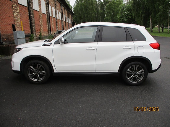 Suzuki Vitara 2 of 5
