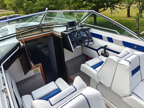 Regal Royal 250XL, Mercruiser 7.4MPI 5 of 14