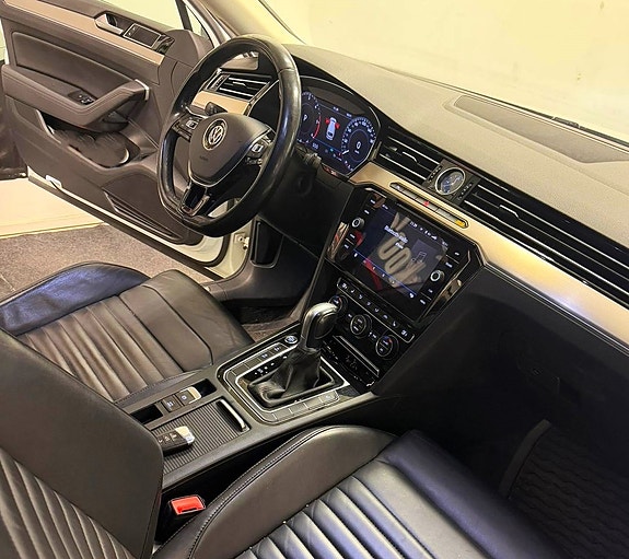 Volkswagen Passat 15 of 18