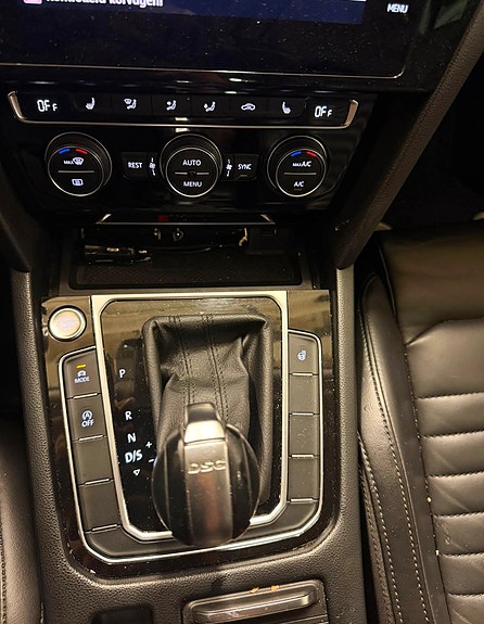Volkswagen Passat 14 of 18