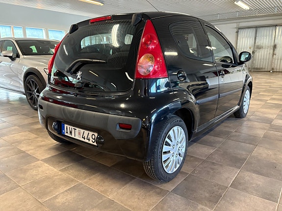 Peugeot 107 2 of 5