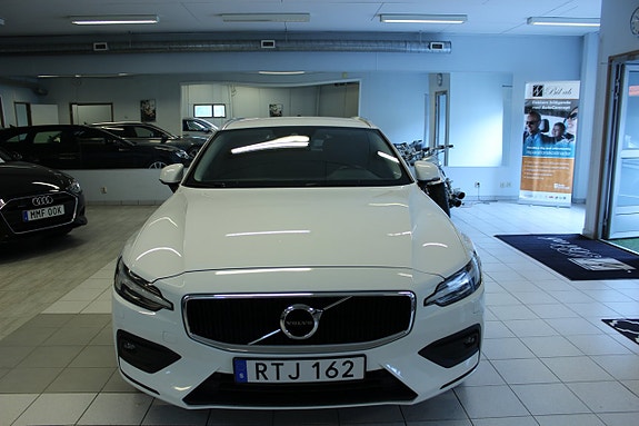 Volvo V60 2 of 5