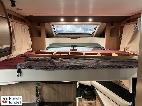 Knaus Sky Wave 700 Meg 15 of 16
