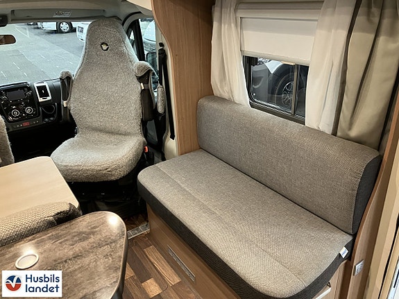 Knaus Sky Wave 700 Meg 6 of 16