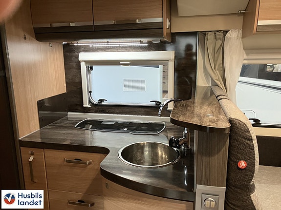 Knaus Sky Wave 700 Meg 7 of 16