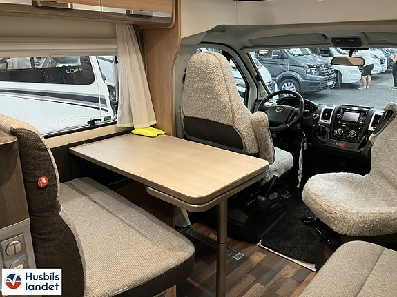 Knaus Sky Wave 700 Meg 5 of 16
