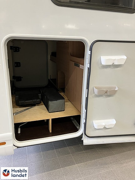 Knaus Sky Wave 700 Meg 4 of 16