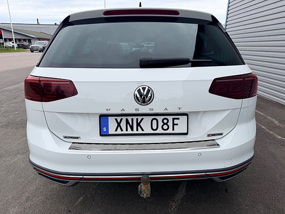 Volkswagen Passat Alltrack 4 of 5