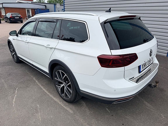 Volkswagen Passat Alltrack 3 of 5